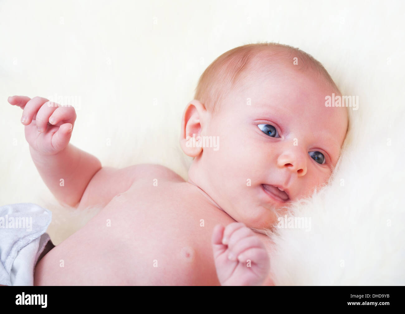 Retrato de lindo bebé caucásico Foto de stock