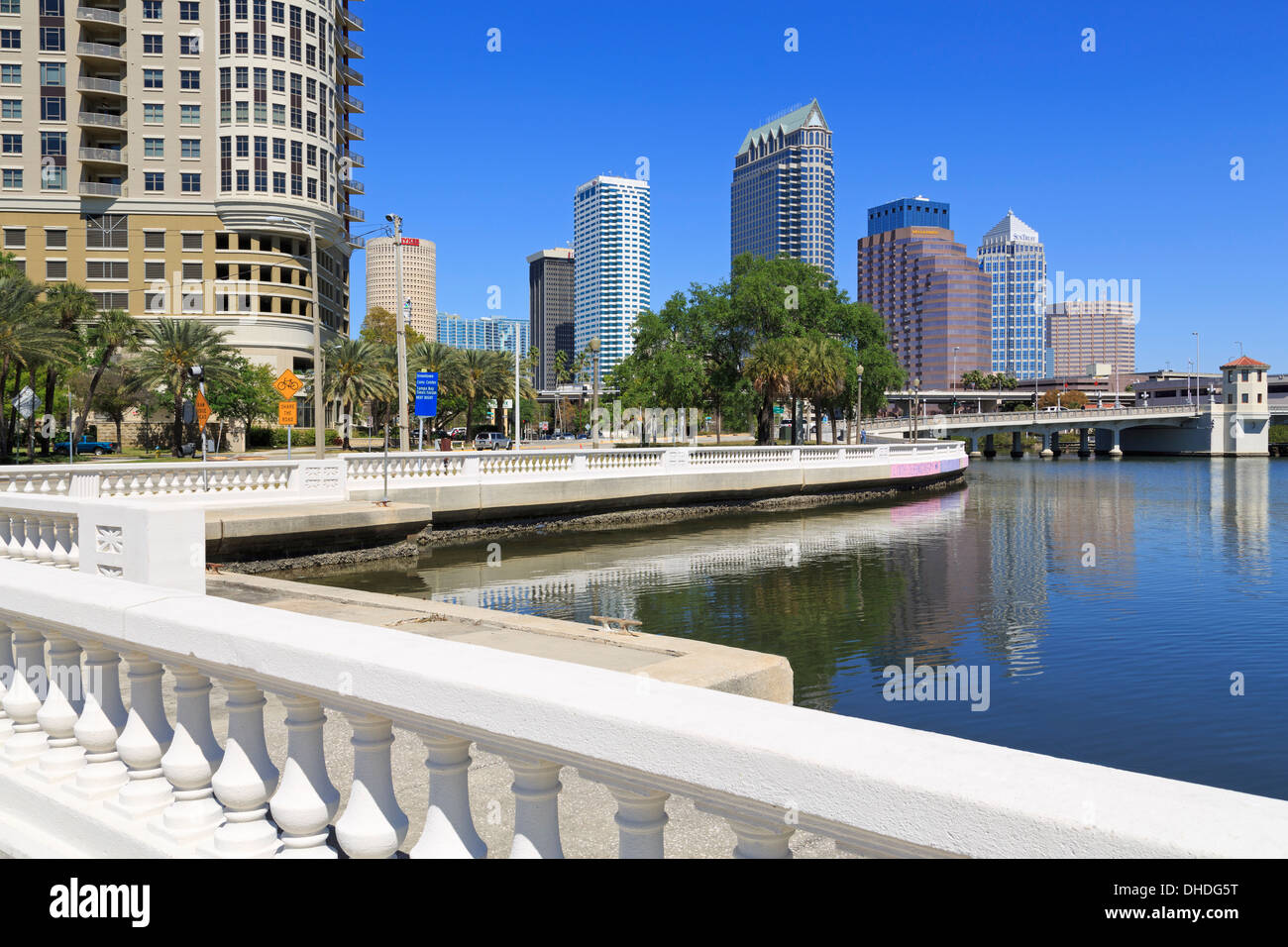 Tampa horizonte y el parque lineal, en Tampa, Florida, Estados Unidos de América, América del Norte Foto de stock