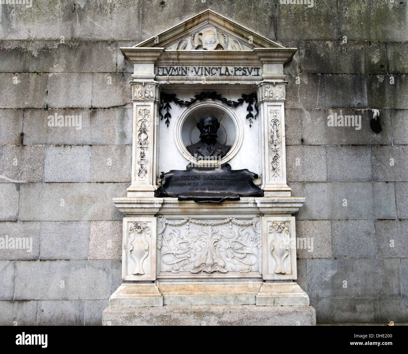 Monumento a Sir Joseph William Bazalgette por George Blackall Simonds, Embankment, Londres, Reino Unido. Foto de stock