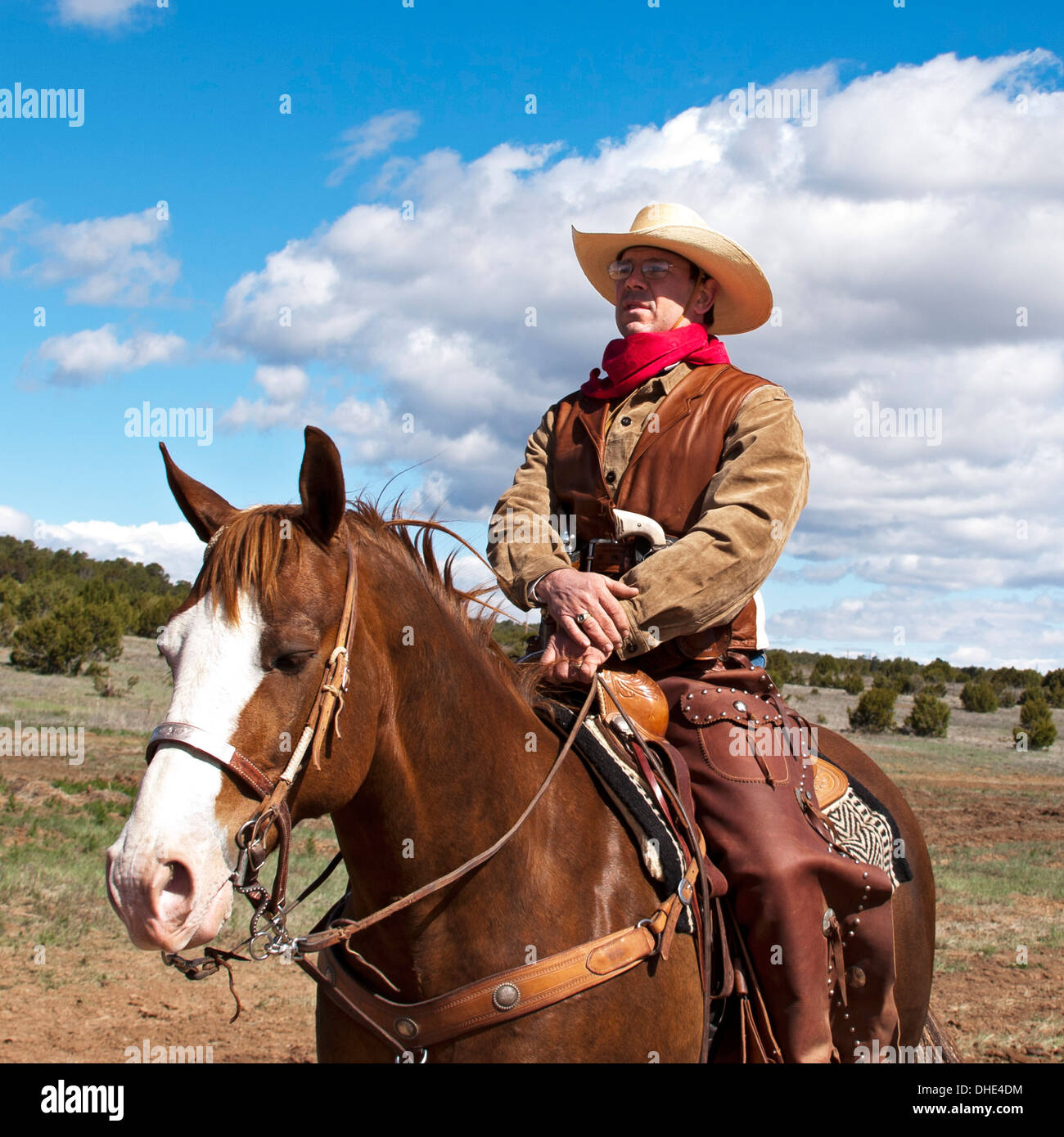 Vaquero en su caballo, el final del camino jubilar del salvaje oeste