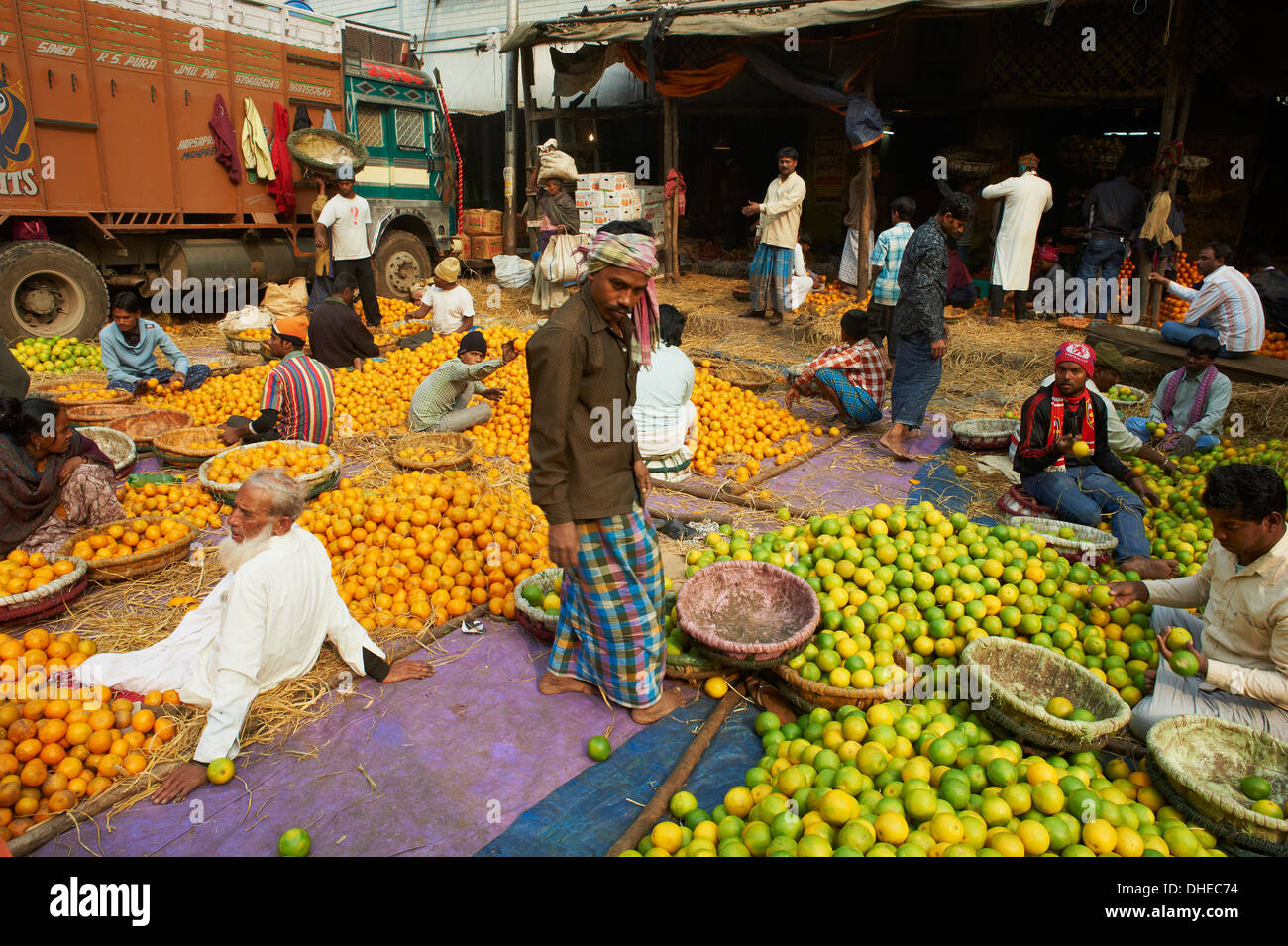 Mercado de fruta, Kolkata (Calcuta), Bengala Occidental, India, Asia Foto de stock