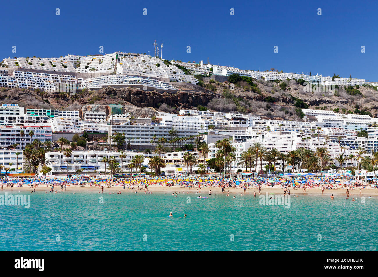 La gente en la playa y apartamentos, Puerto Rico, Gran Canaria, España, el  Atlántico, Europa Fotografía de stock - Alamy