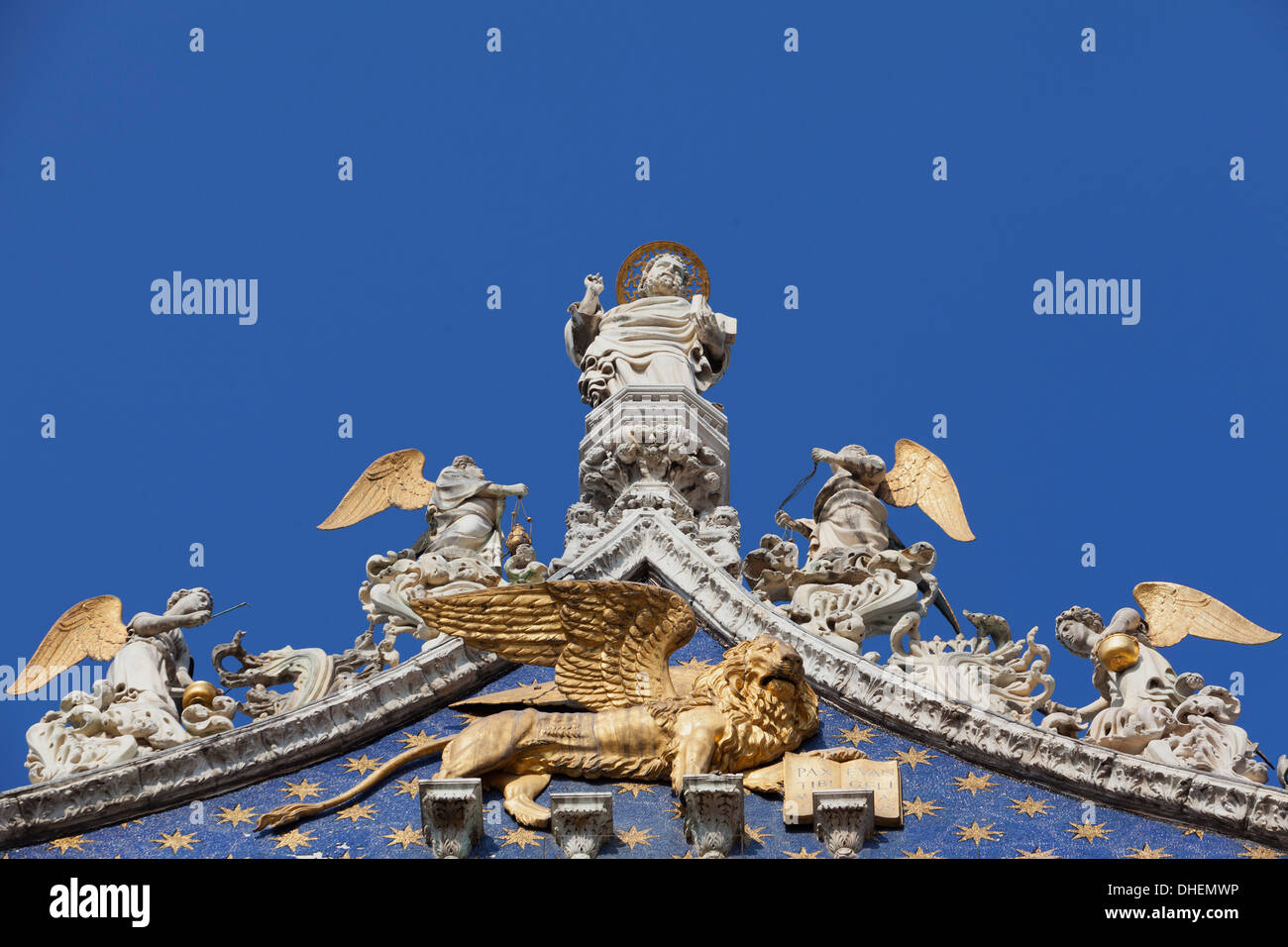 Detalle de la fachada de la basílica de San Marcos (St. Mark's Basilica), la Plaza de San Marcos, en Venecia, en la UNESCO, Veneto, Italia Foto de stock
