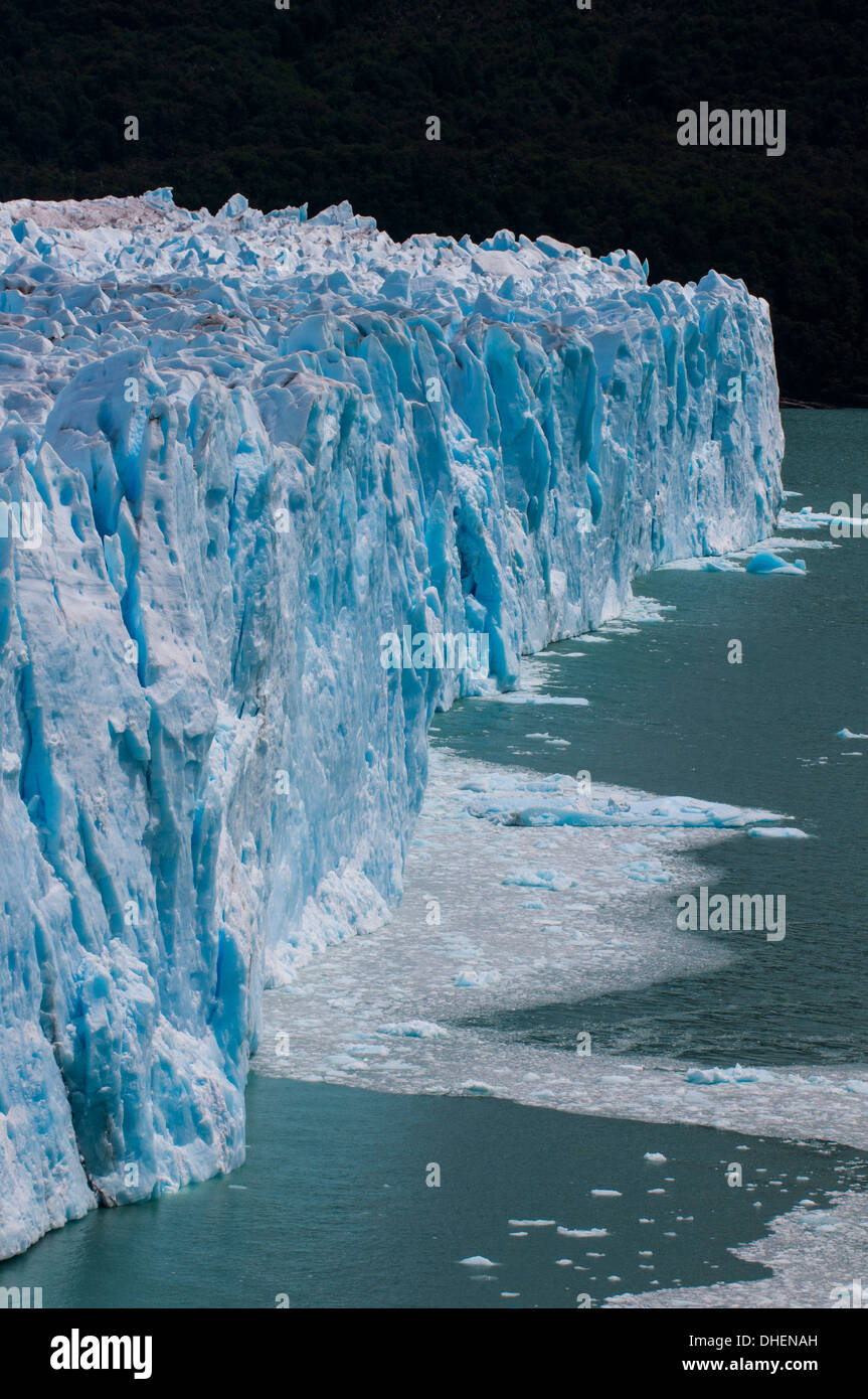 Glaciar Perito Moreno, El Parque Nacional Los Glaciares, declarado Patrimonio de la Humanidad por la UNESCO, Patagonia, Argentina Foto de stock