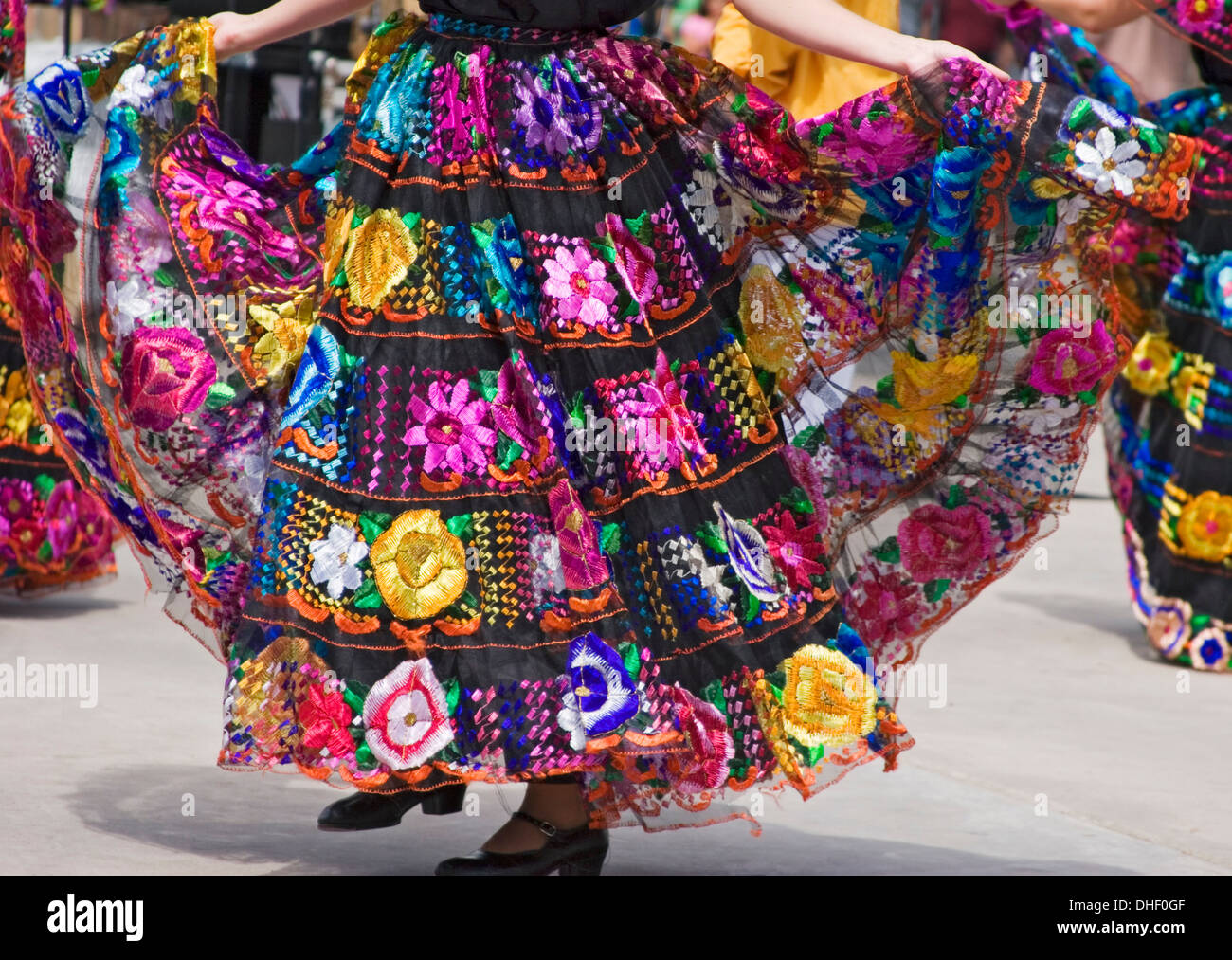 La colorida falda bailarina mexicana, el 16 de Septiembre Día de la Independencia de (similar la celebración del Cinco de Old Mesilla, México, EE.UU Fotografía de stock -