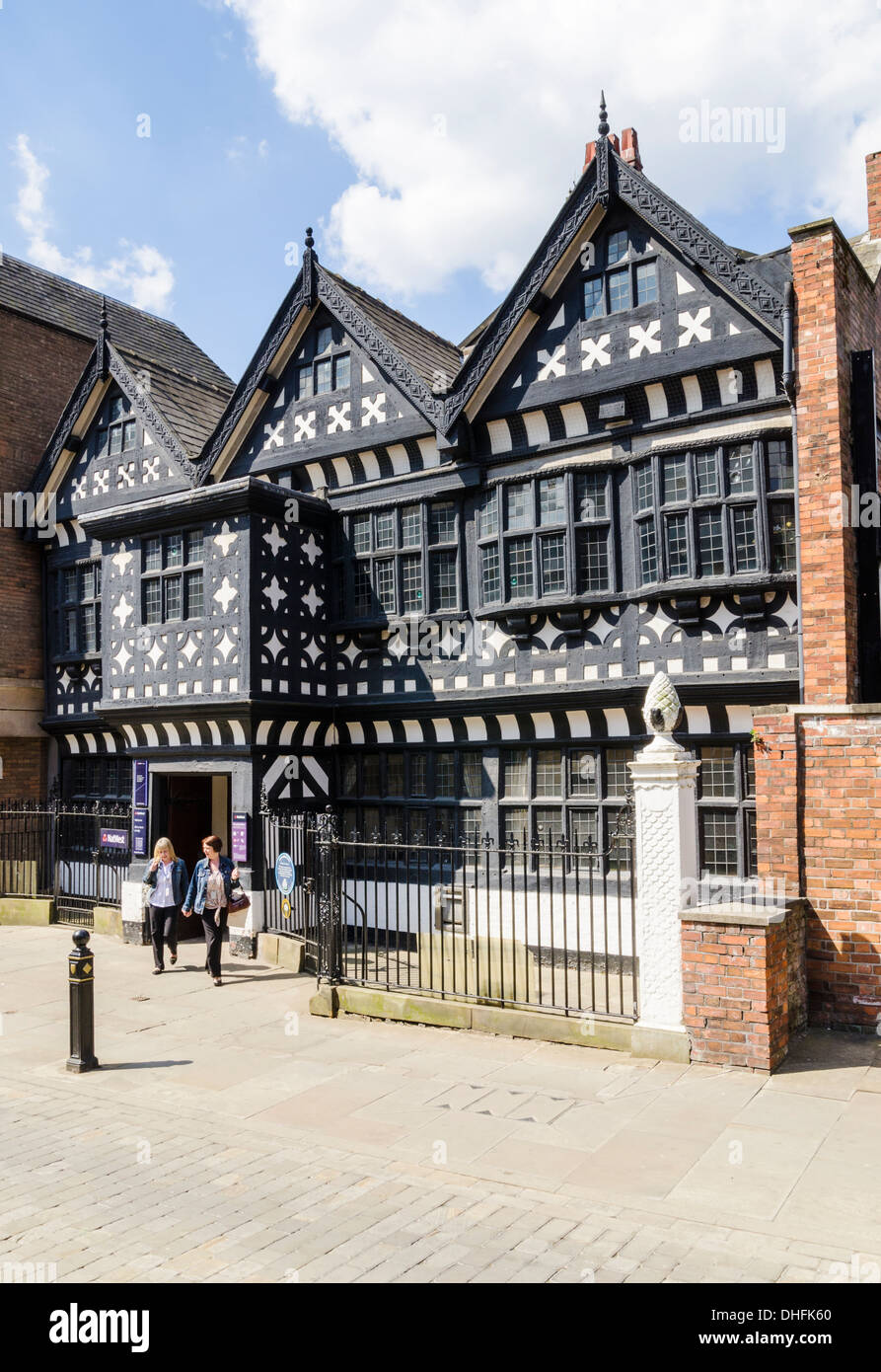 Natwest Bank en el primer siglo xvi Underbank Hall, Stockport, Gran Manchester, Inglaterra Foto de stock