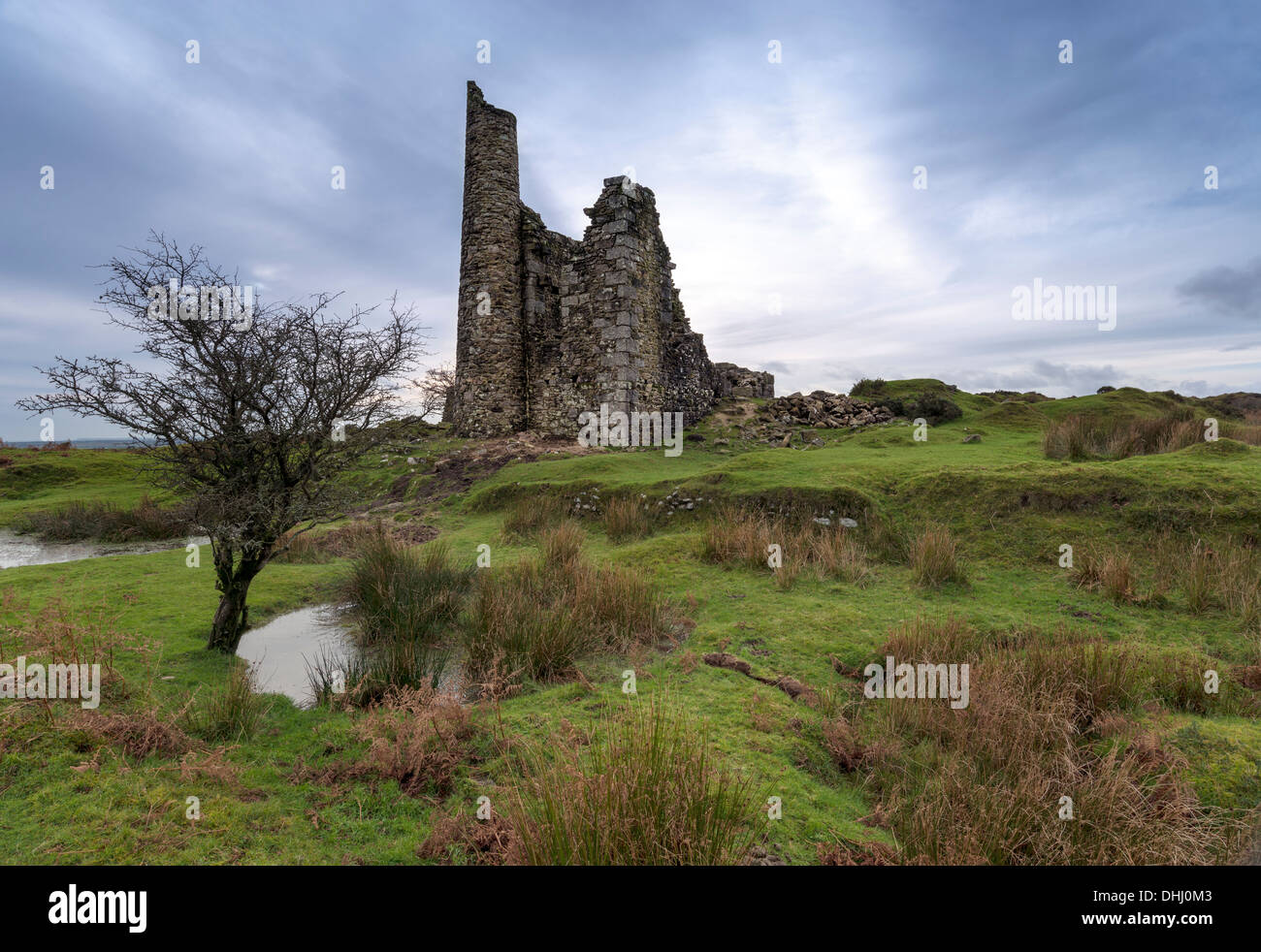 Las ruinas de una antigua casa engline minera de estaño en los Minions en Bodmin Moorin Cornwall Foto de stock