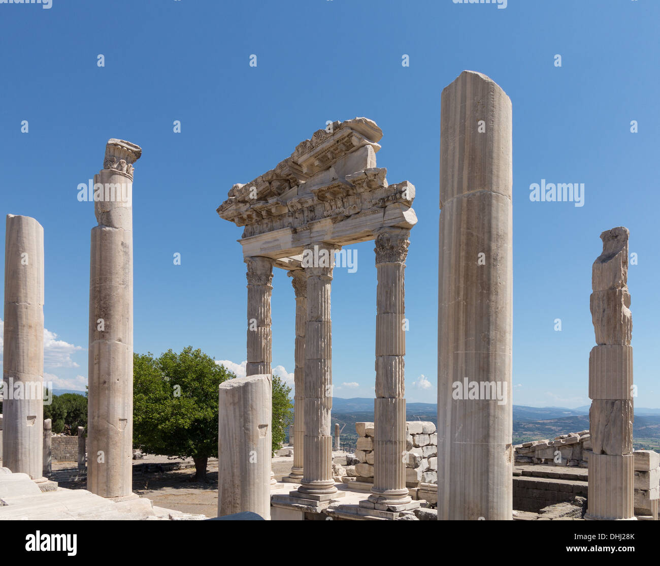 Templo de Trajano en Pergamon, (Aeolis), Turquía Foto de stock