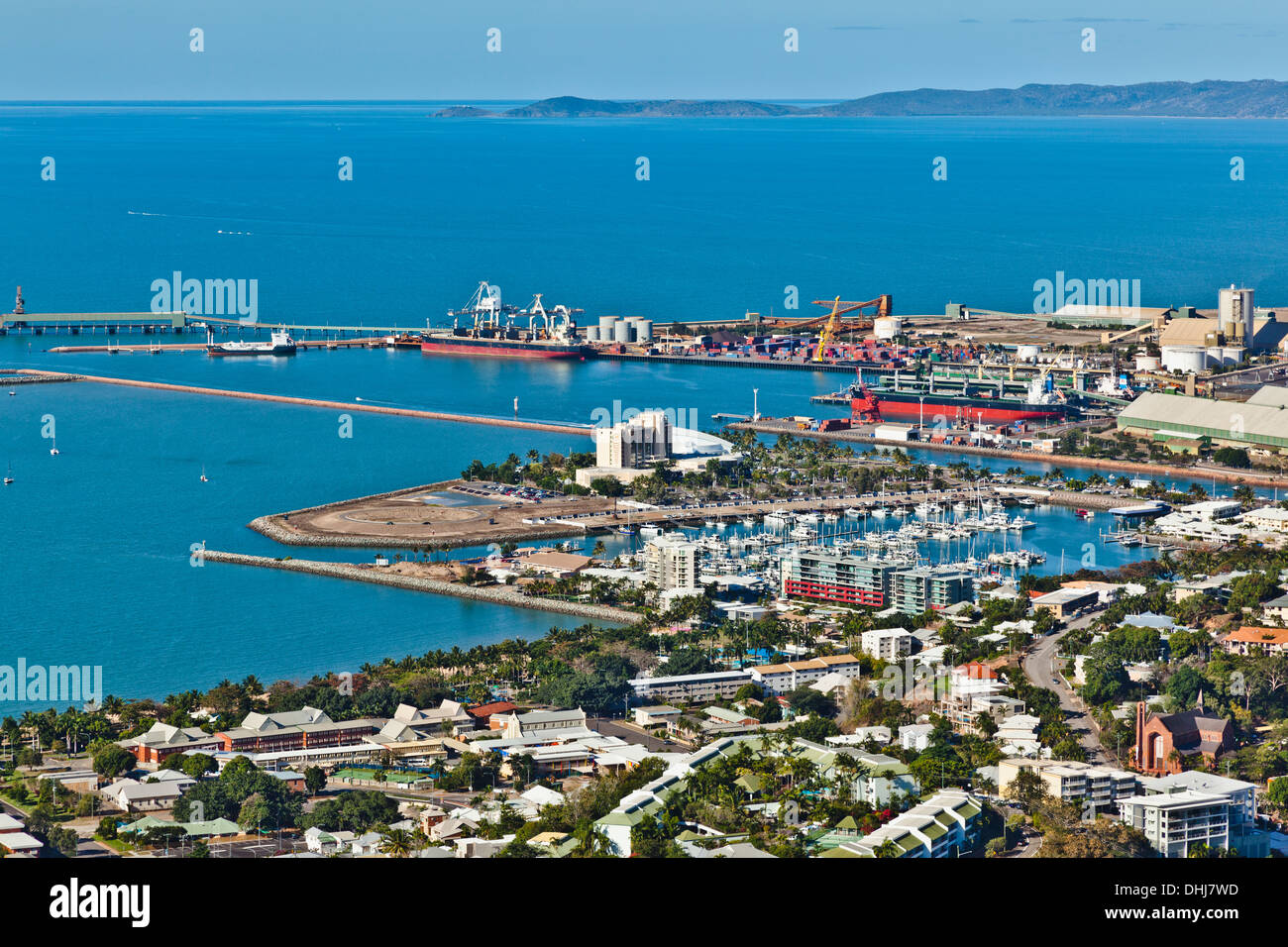 Townsville, Queensland, Australia, vista de la costanera y el puerto de Townsville de Townsville del Castillo de la colina Foto de stock