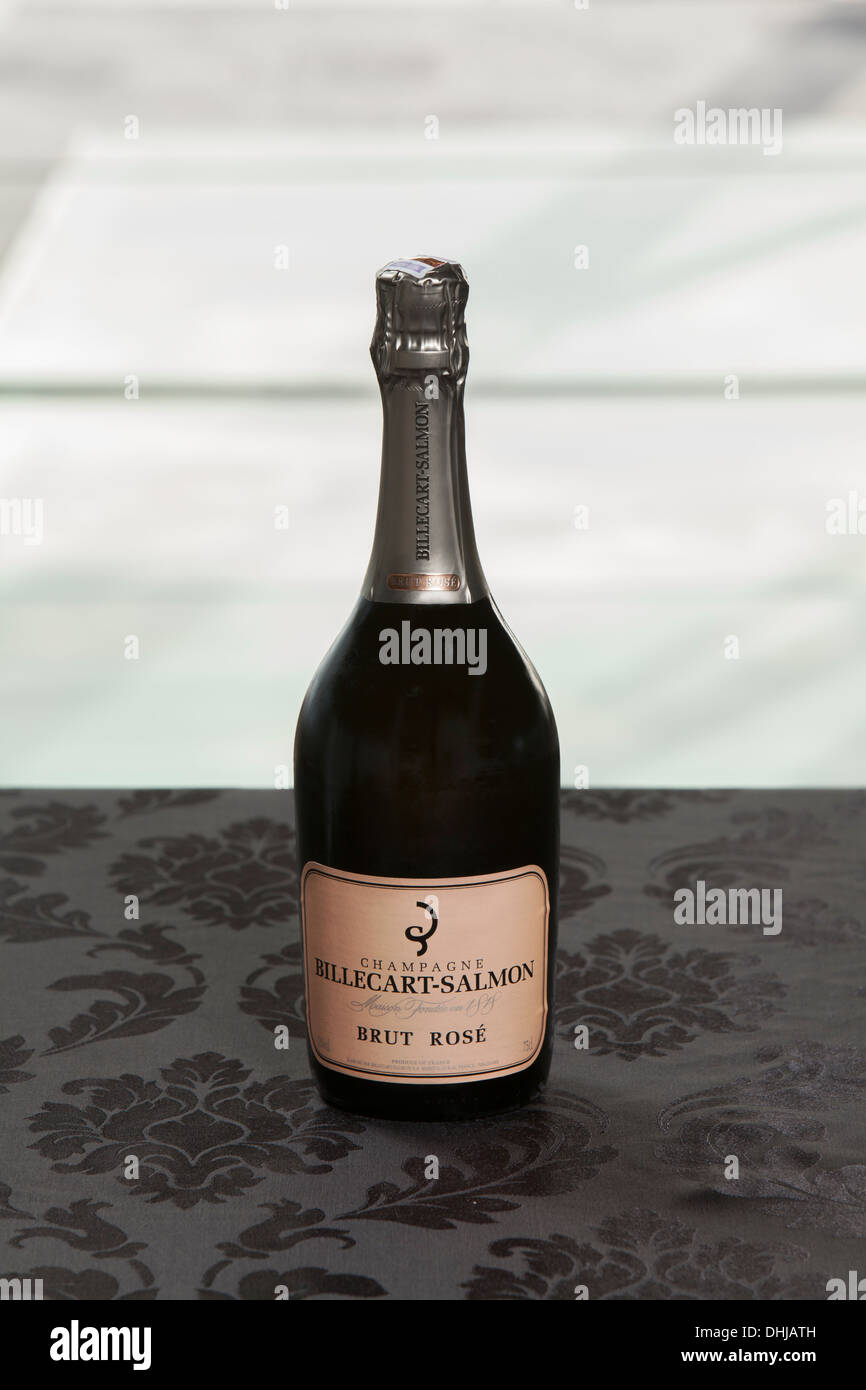 Billecart Salomon champagne Brut Rose vino de mesa blanco botella de  alcohol beber bebidas sunset plena diversión borrachos disfrutar disfrute  marca f Fotografía de stock - Alamy