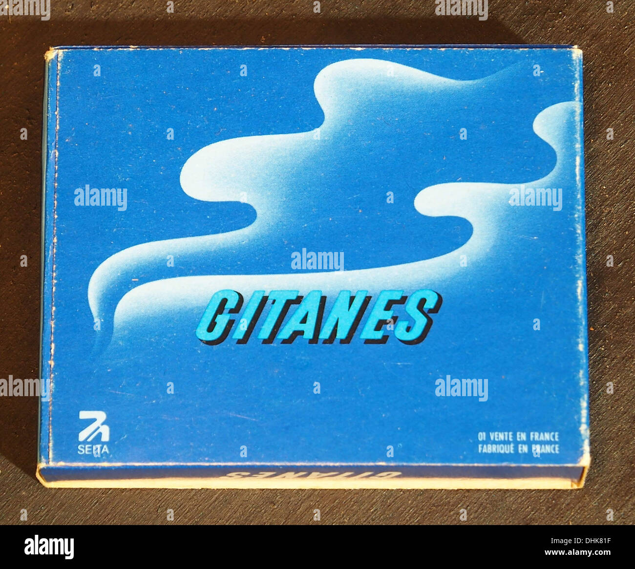 Packet of gitanes cigarettes fotografías e imágenes de alta resolución