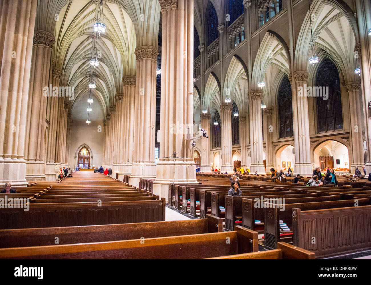 El interior de la Catedral de San Patricio, un edificio neogótico catedral Católica Romana en la Ciudad de Nueva York Foto de stock