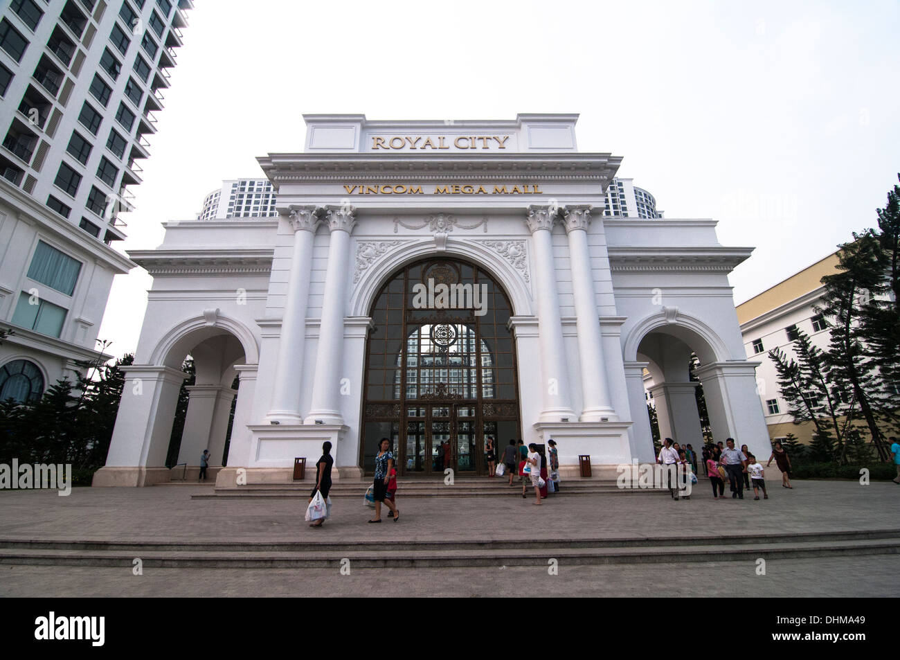 Vincom megamall Ciudad Real es uno de los más nuevos centros comerciales de lujo en Hanoi. Foto de stock