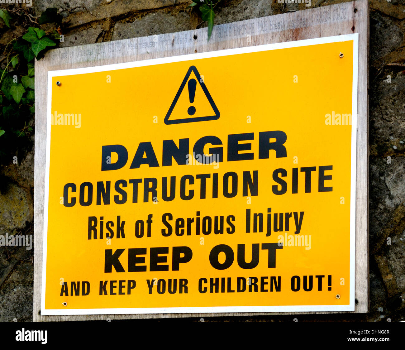 Sitio de construcción - Mantener fuera de signo (Maidstone, Inglaterra) Foto de stock