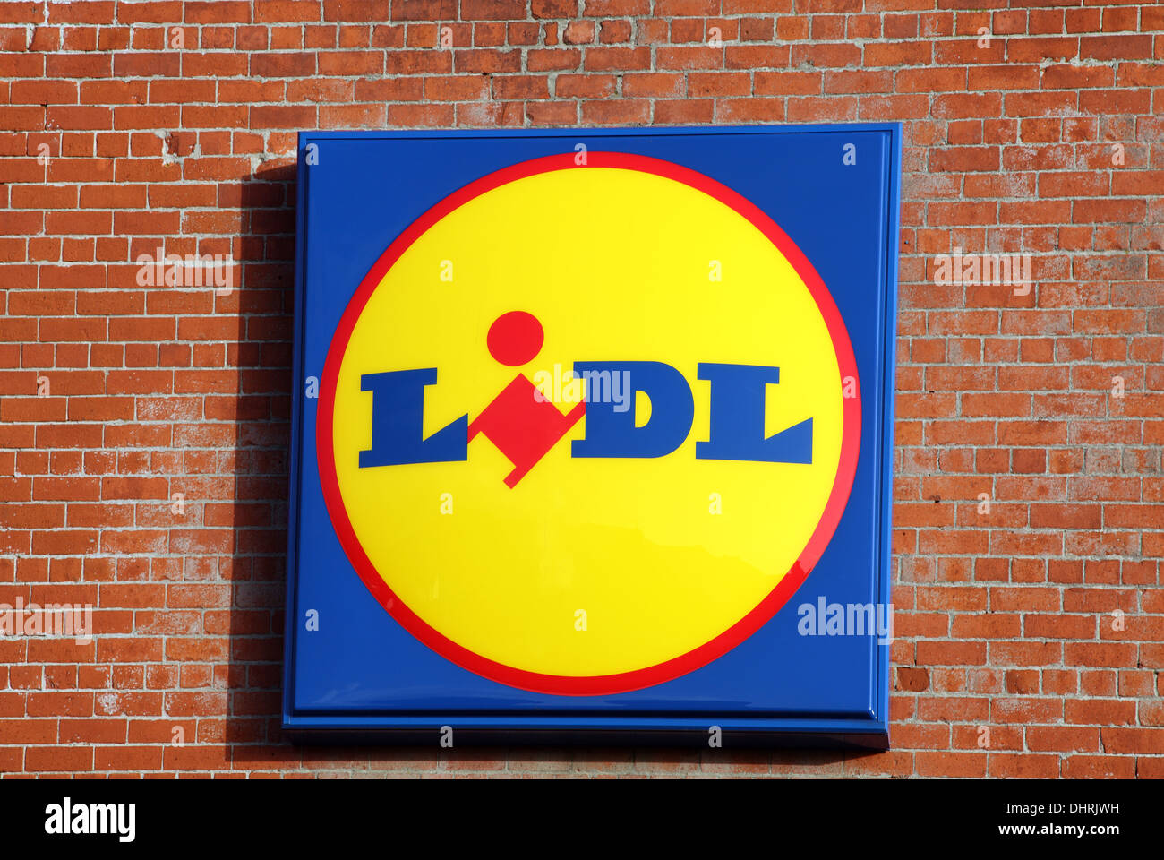 Lidl signo ubicado en Ex estación de tren victoriano en Newcastle Co. abajo Foto de stock