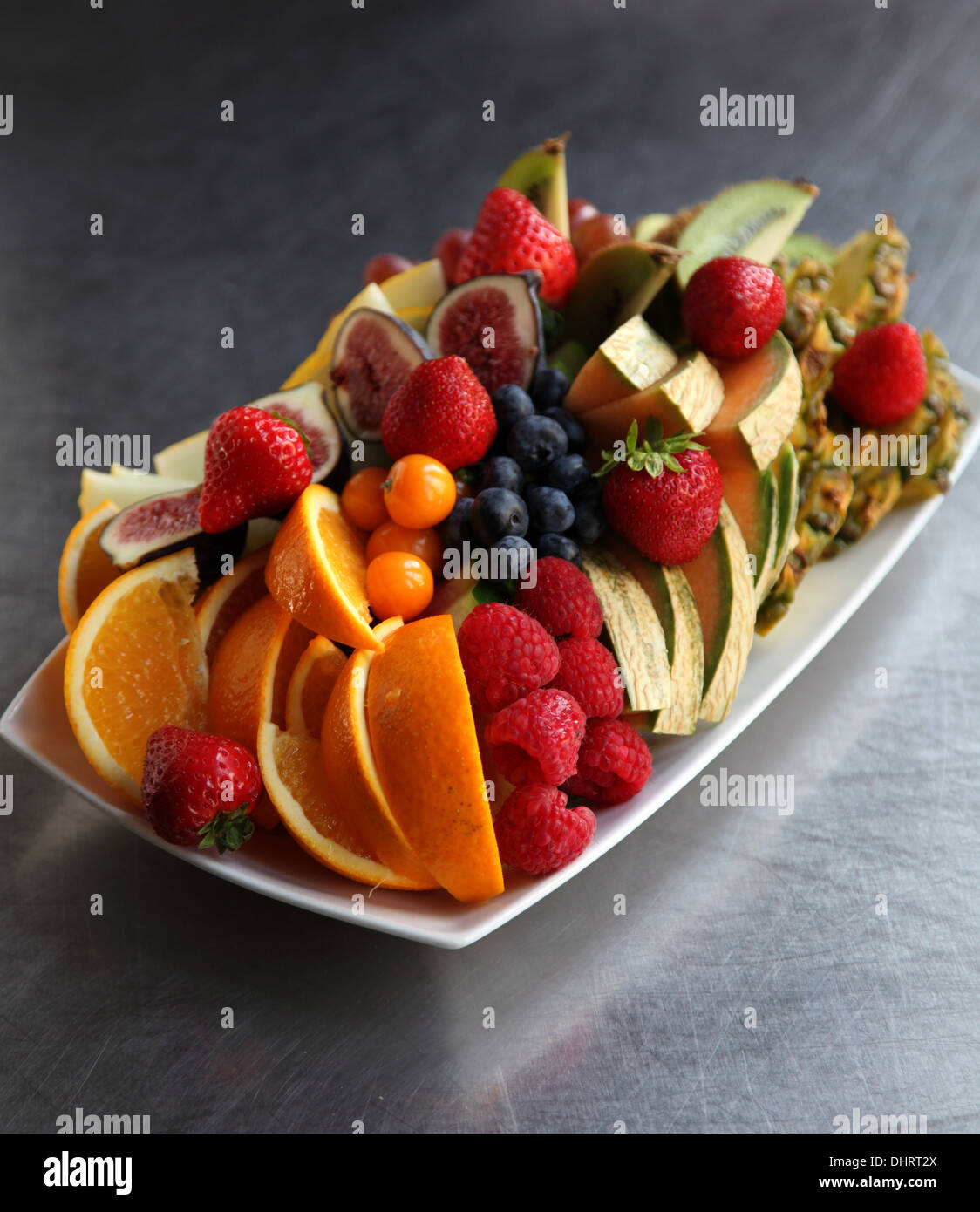 Plato de frutas tropicales Foto de stock