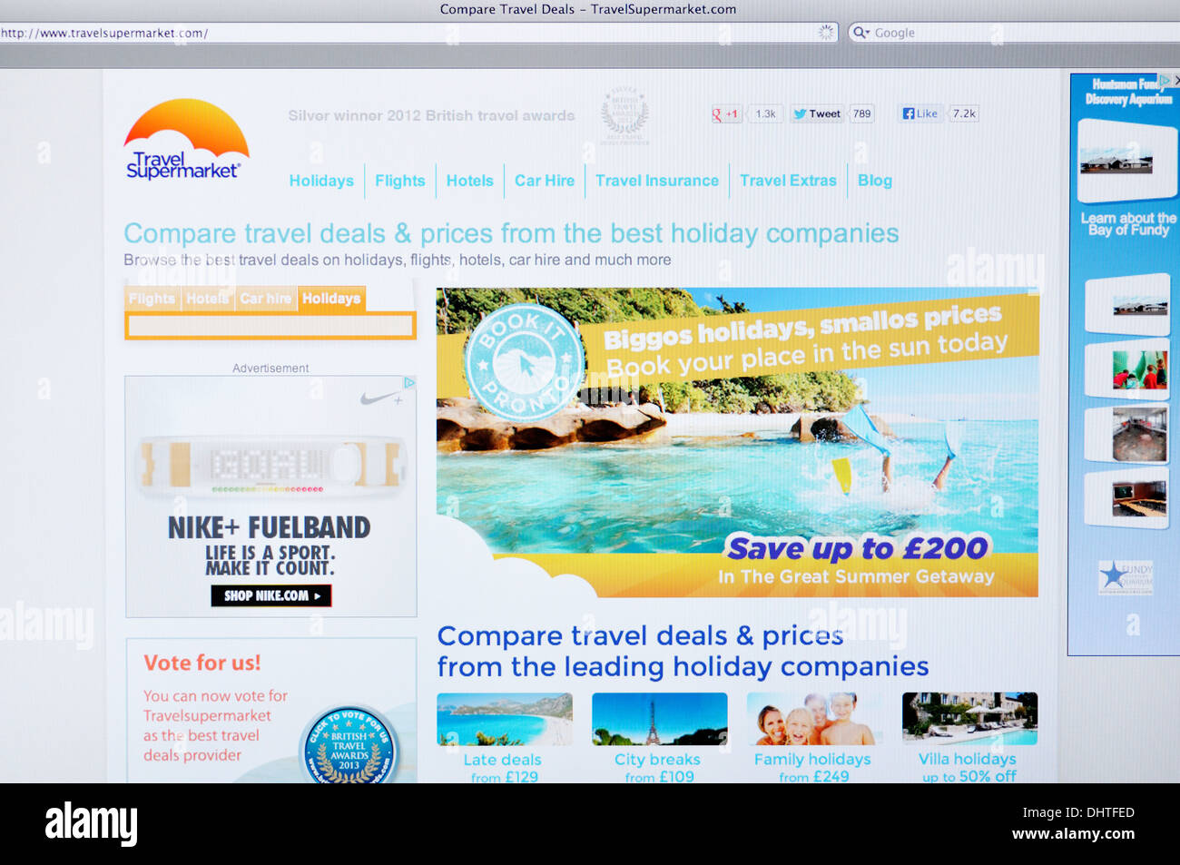 Sitio web TravelSupermarket en la pantalla de ordenador Foto de stock