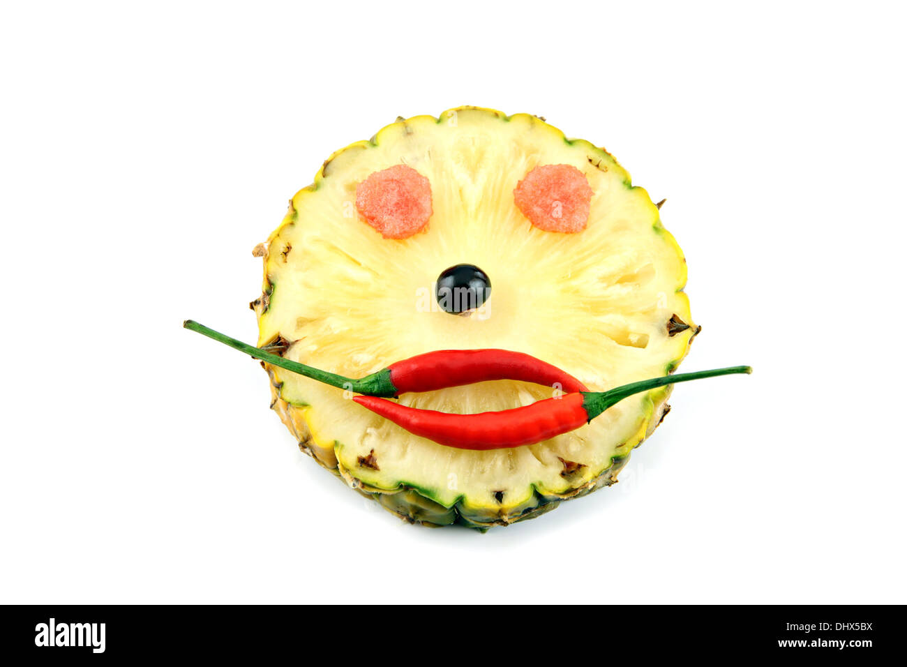 Cara feliz de emoción imagen hecha frutas mezcla ​​from sobre fondo blanco. Foto de stock