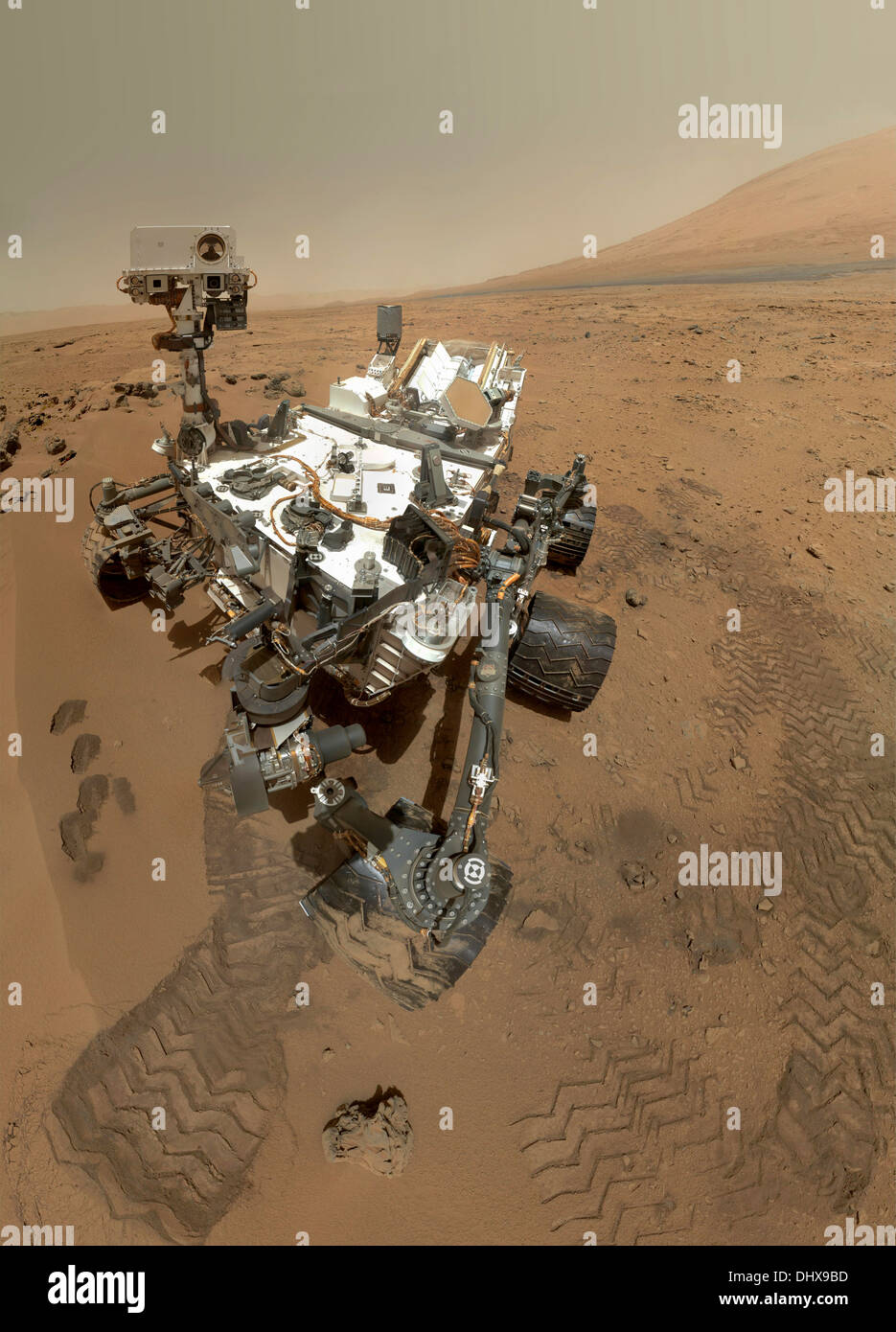 El Mars Rover sobre la superficie de Marte. Foto de stock