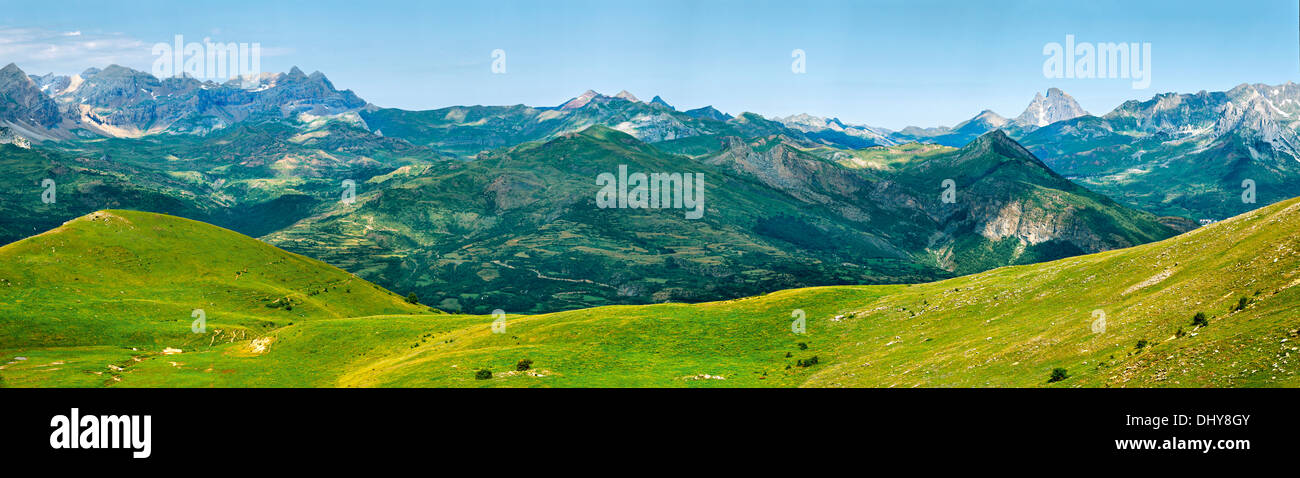 Pic du Midi panorama en los pirineos franceses Foto de stock