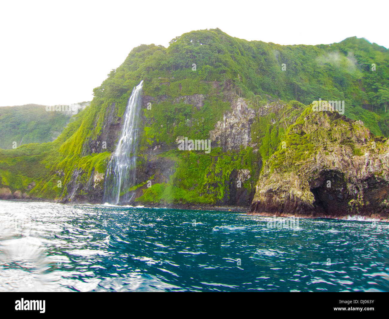 Cocos island costa rica waterfall fotografías e imágenes de alta