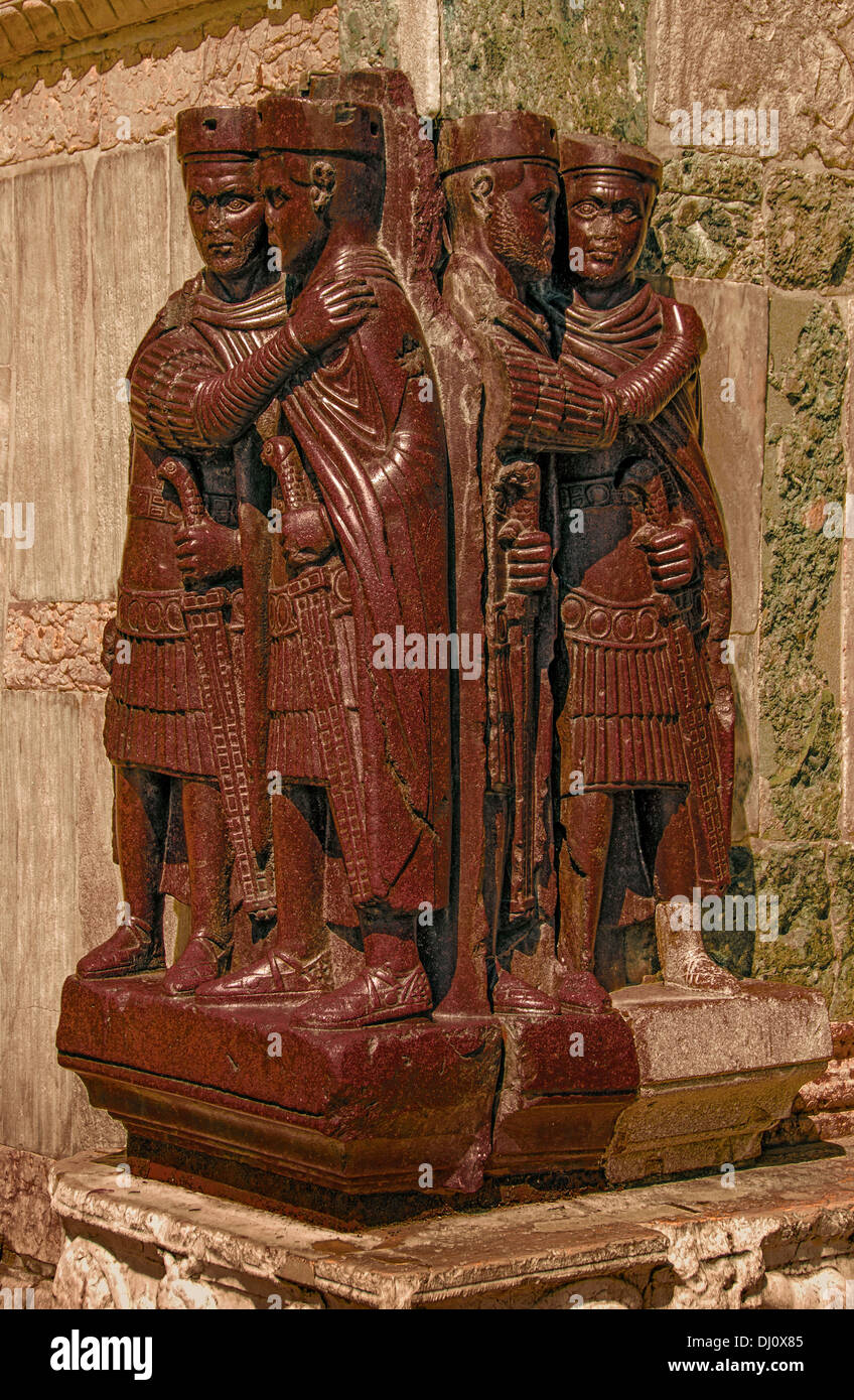 Conocida como la escultura de pórfidos Tetriarchs, un cuarto de siglo el trabajo de Egipto, ahora al pie de la Basílica de San Marcos. Foto de stock