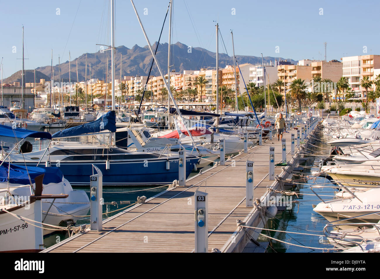 Serpiente Rectángulo Folleto Barcos amarrados en el puerto deportivo de Garrucha, Almería, España  Fotografía de stock - Alamy