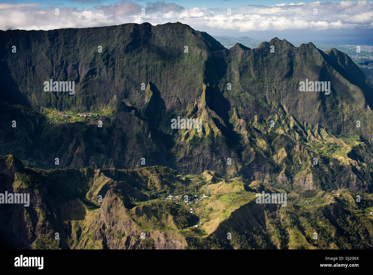 Recorrido por el piton des neiges fotografías e imágenes de alta