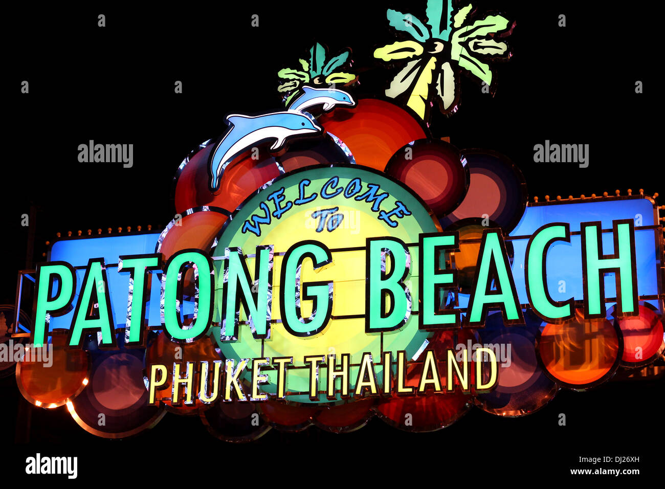 PHUKET, Tailandia-NOV 19:Patong Beach, situado sobre la entrada a Bangla Road, 19 de noviembre de 2013.Phuket es popular entre los turistas Foto de stock