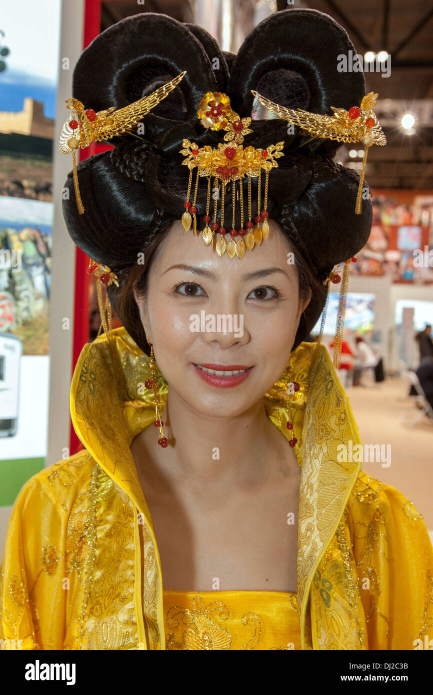 Vestido tradicional chino fotografías e imágenes de alta resolución - Alamy