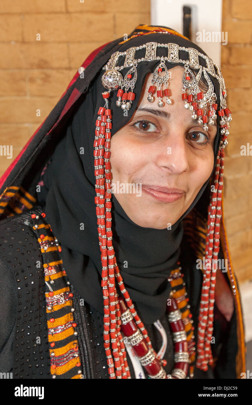 Mujer en traje tradicional árabe, Londres, Gran Bretaña. Foto de stock