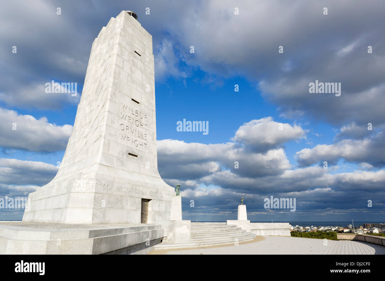 Los hermanos Wright, el Monumento Conmemorativo Nacional de los hermanos Wright, Kill Devil Hills, Carolina del Norte, EE.UU. Foto de stock