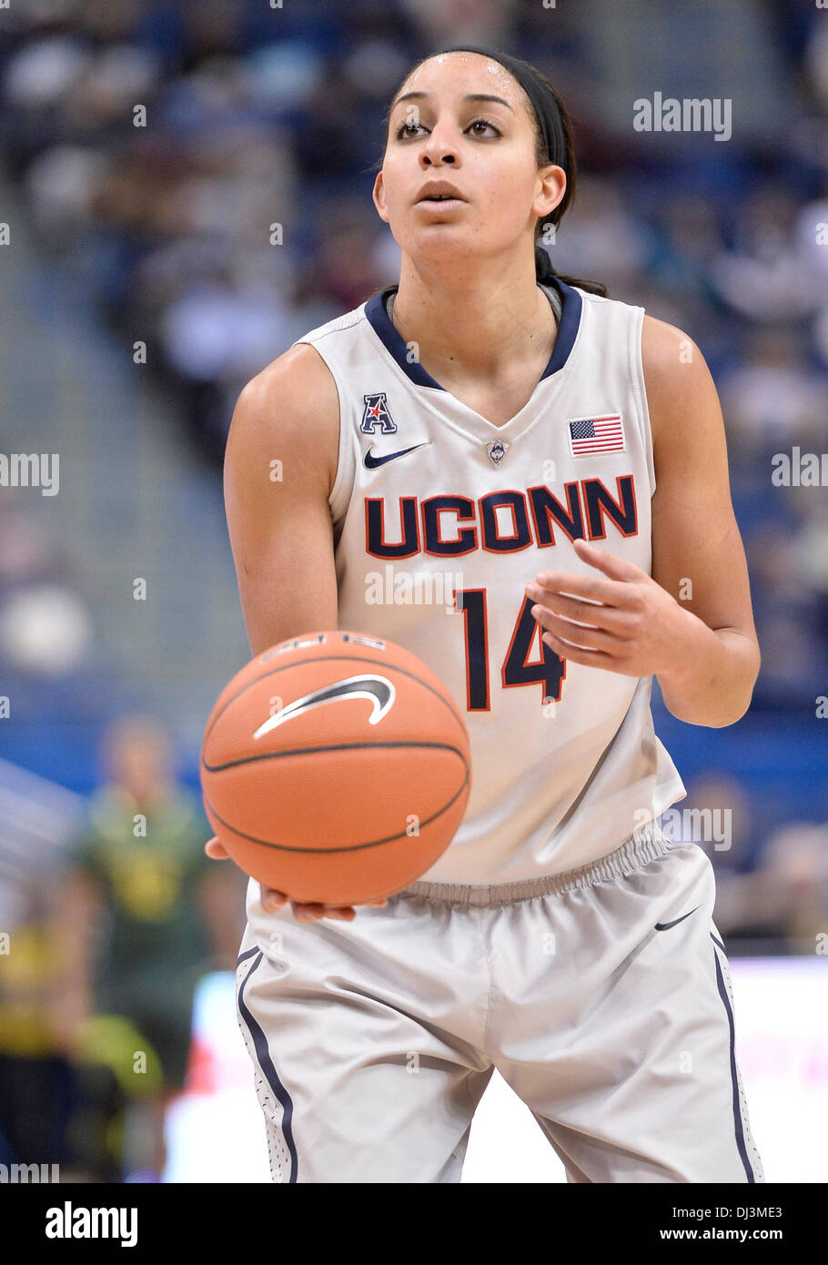 Hartford, CT, EE.UU. 20 Nov, 2013. Miércoles 20 de noviembre, 2013: UConn huskies guard Bria Hartley (14) intenta un tiro libre durante la segunda mitad de la womens NCAA Basketball juego entre Oregón y Connecticut en XL Center en Hartford, CT. UConn ganó muy fácilmente contra Oregon 114-68. Bill Shettle Cal / Deporte Medios de Comunicación. © csm/Alamy Live News Foto de stock