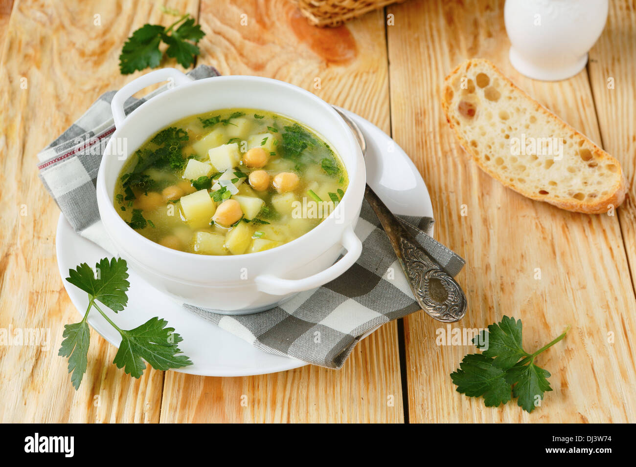 Кавказский суп с горохом. Кавказский суп с горохом. Большие гороховый шары в супе. Кавказский суп с горохом. Стул гороховый суп.