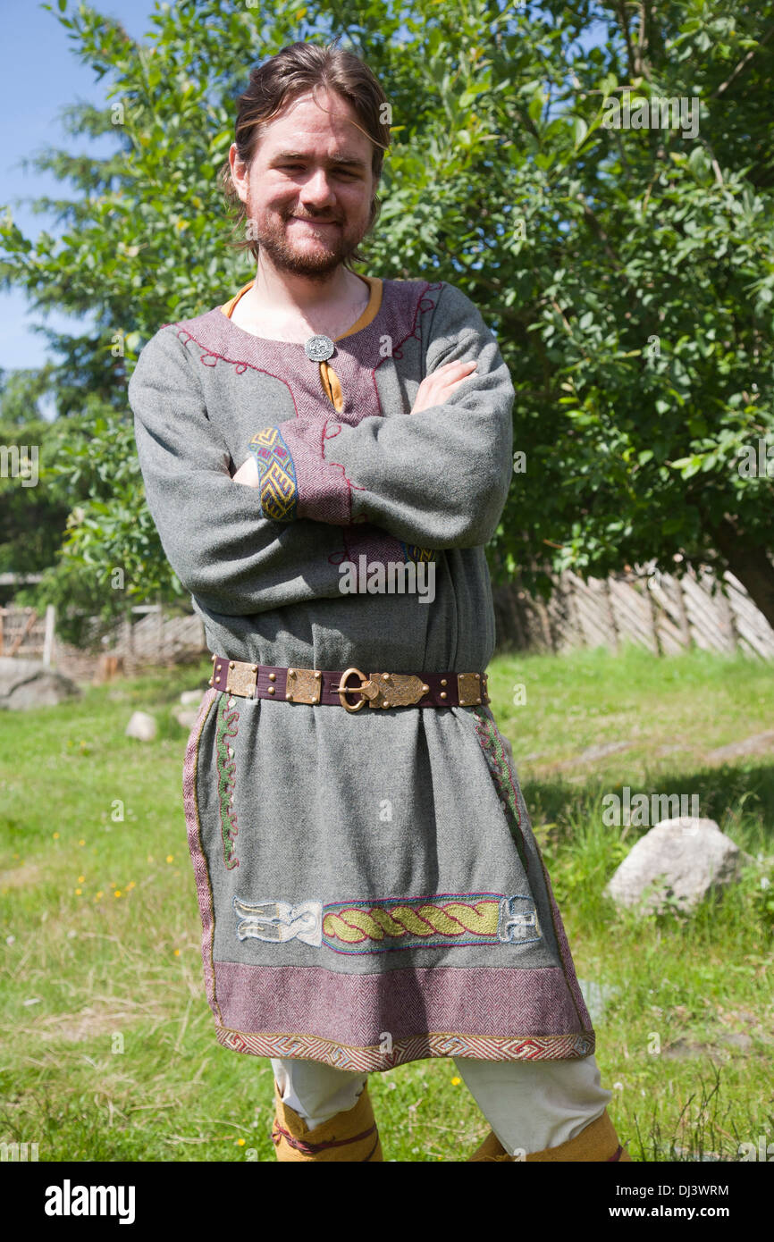 In viking dress or clothes fotografías e imágenes de alta resolución - Alamy
