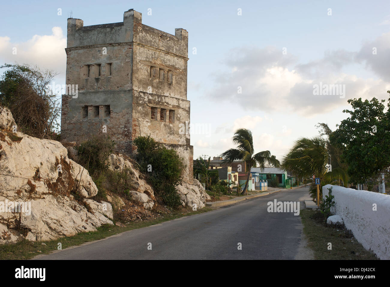 La fortificación de la torre, Gibara, Cuba Foto de stock