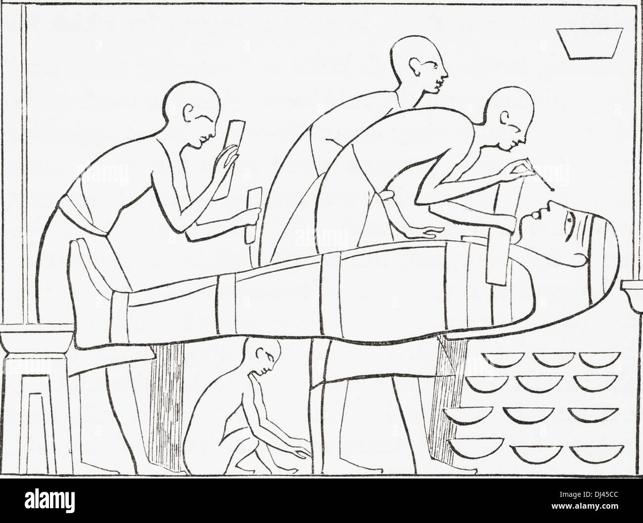 Los antiguos egipcios pintando la caja exterior Cartonage o de una momia. Foto de stock