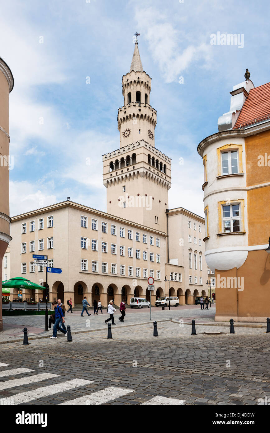 El ayuntamiento y el centro de la ciudad, Opole, Polonia Foto de stock