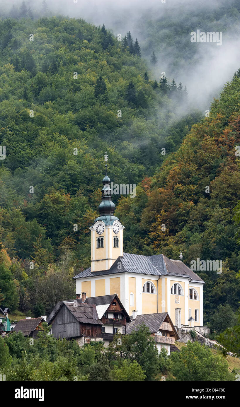 Iglesia en Srednja vas v Bohinju, Eslovenia Foto de stock