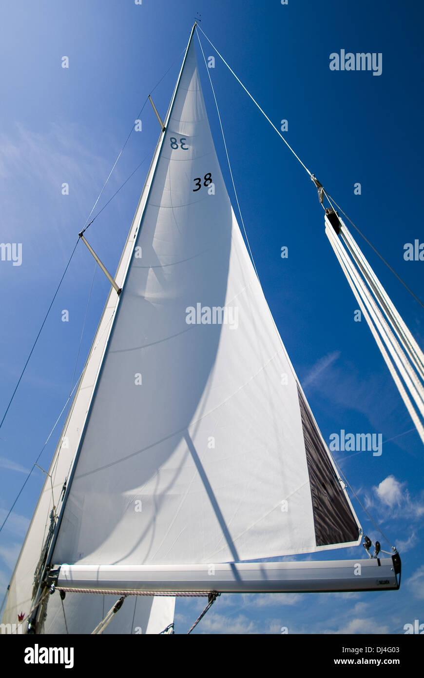 Vela mayor de un velero Fotografía de stock - Alamy