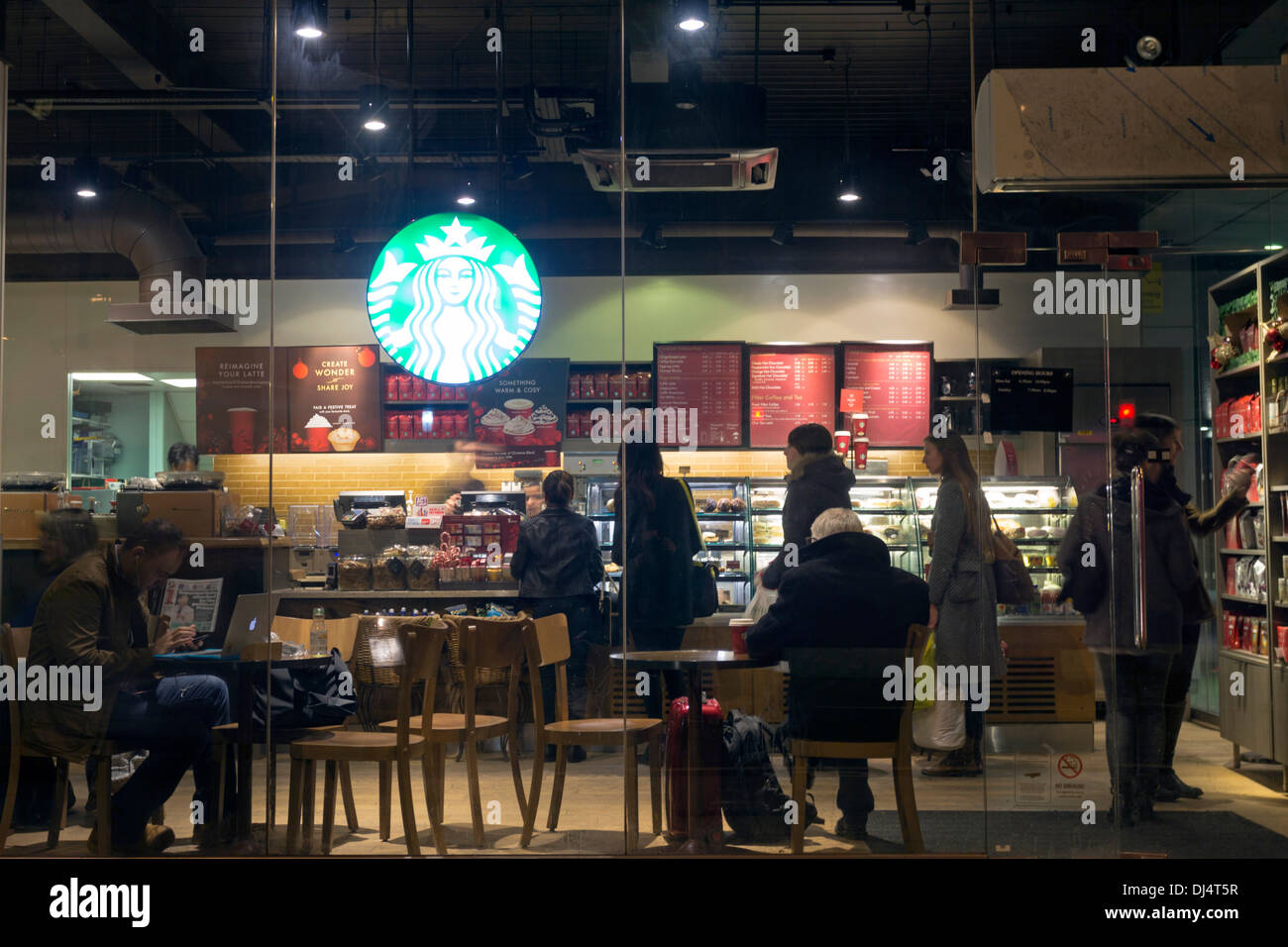 Starbucks Coffee Shop Kings Cross Londres Fotografía de stock Alamy