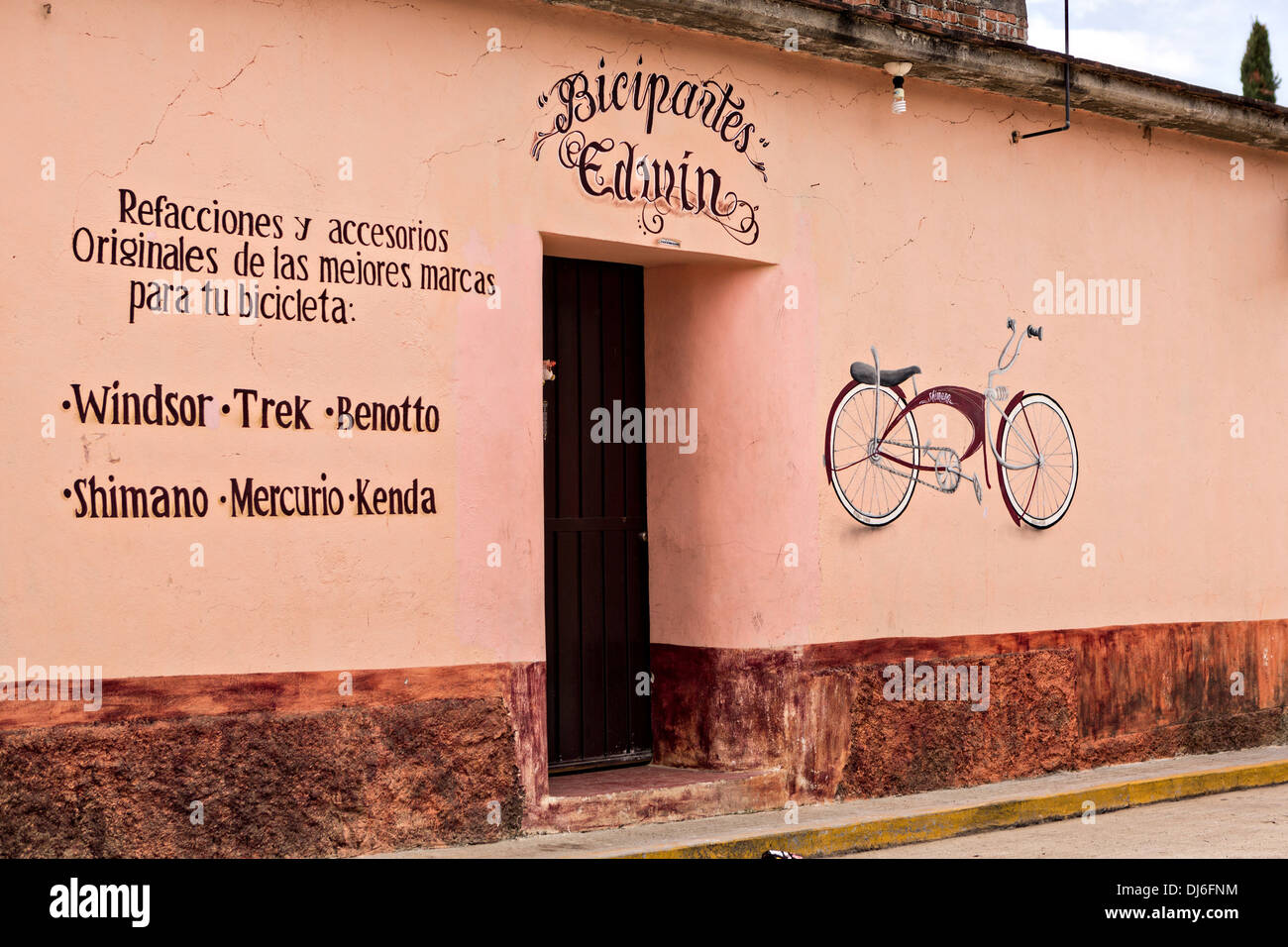 Una tienda de bicicletas en Oaxaca, México Fotografía de stock - Alamy