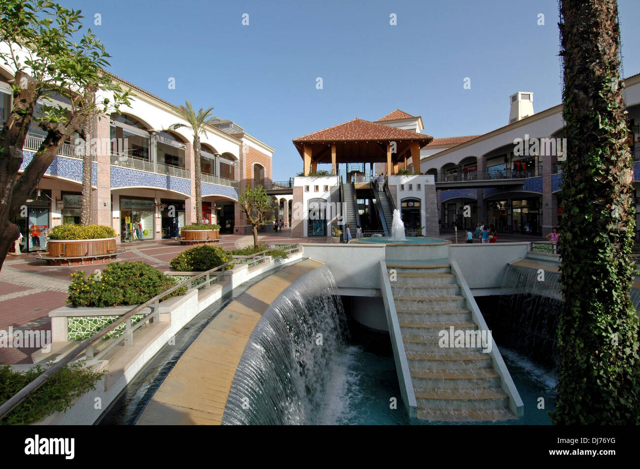 Forum algarve shopping centre mall fotografías e imágenes de alta  resolución - Alamy