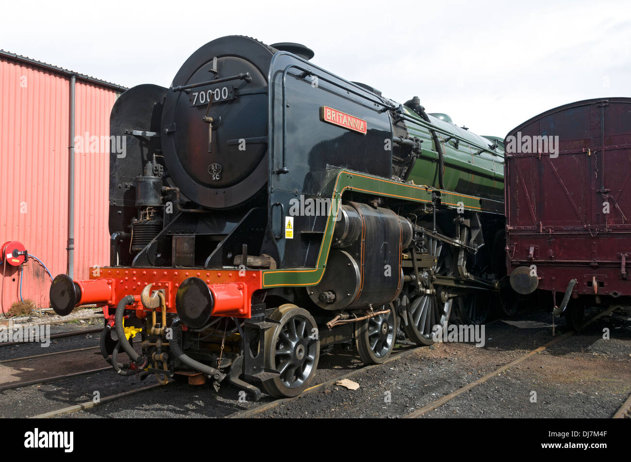 BR standard class 7 70000 Britannia locomotora a vapor en Crewe, Cheshire, Inglaterra, Reino Unido. Construido en 1951. Foto de stock