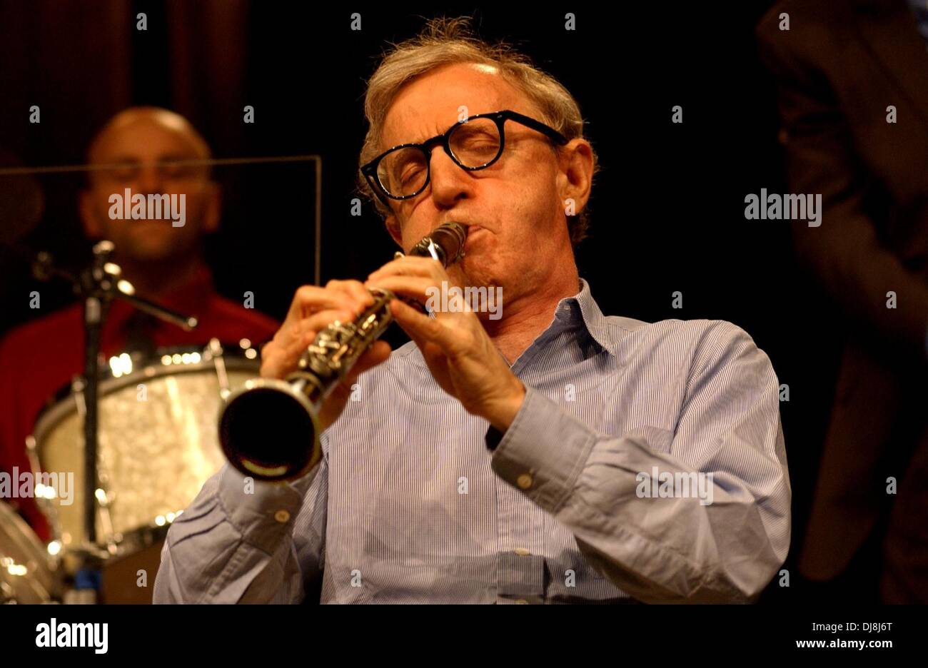 Woody Allen toca el clarinete durante un concierto con su banda New Orleans  Jazz Band en Berlín Fotografía de stock - Alamy