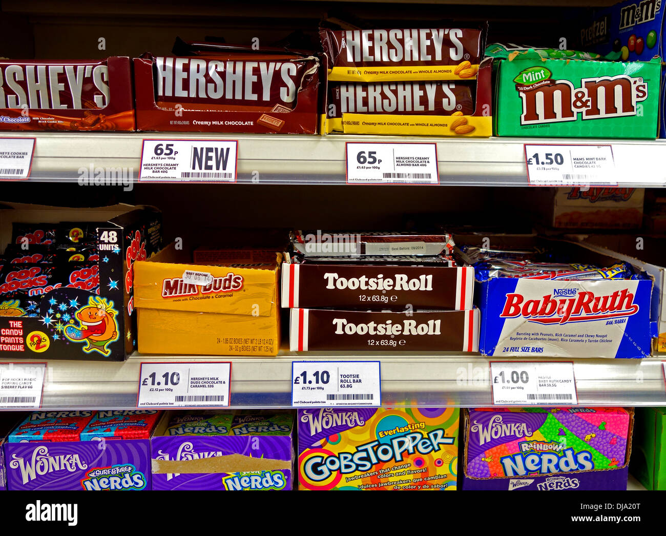 American dulces y golosinas en venta en un supermercado británico Foto de stock