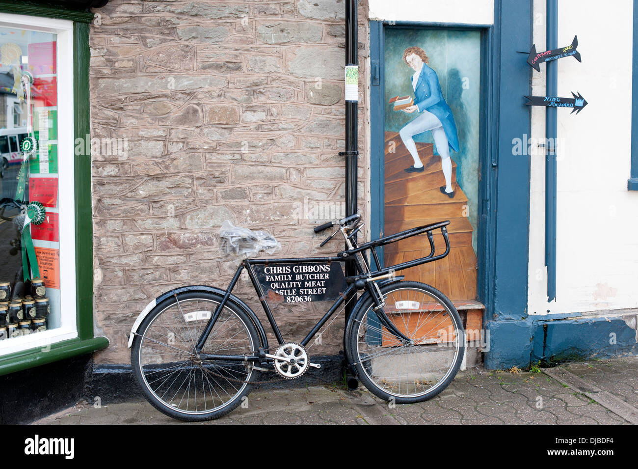 Casco para bicicleta entrega carniceros Hay-On-Wye Herefordshire UK Foto de stock