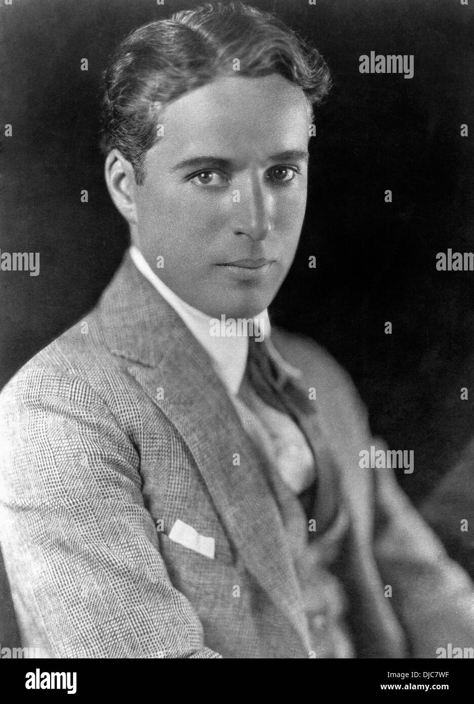 Charlie chaplin en blanco y negro fotografías e imágenes de alta