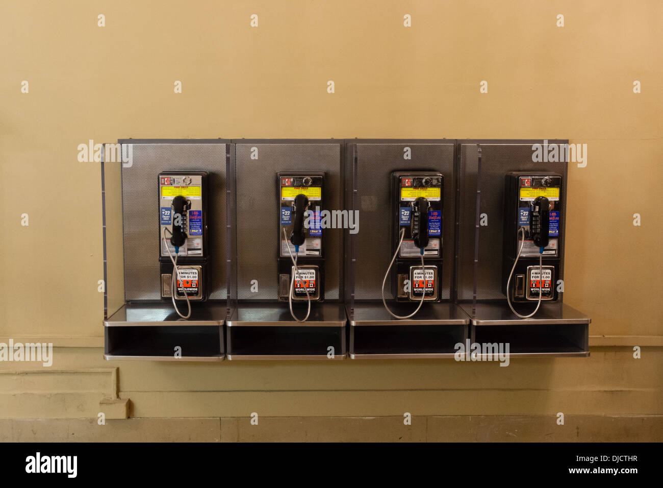 Teléfonos públicos de pago, Hotel Pennsylvania, Manhattan, Ciudad de Nueva York, Estados Unidos de América. Foto de stock