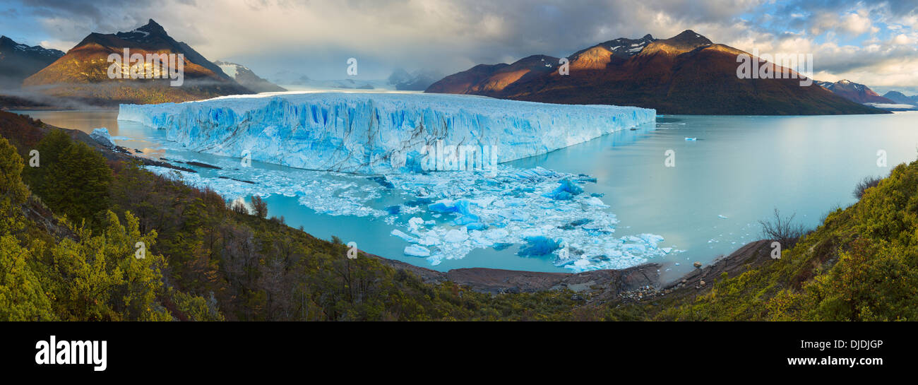 Vista panorámica del Glaciar Perito Moreno.La Patagonia Argentina. Foto de stock